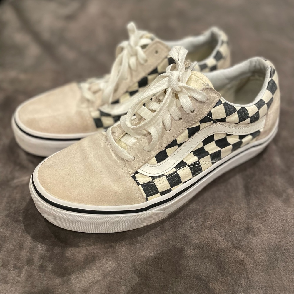 Vans - Women’s 7.5, Men’s 6